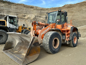 Doosan DL 300 rent