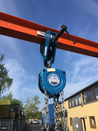 Portal-Kran 1 to mit Kettenzug mieten