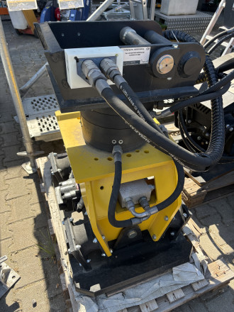 Atlas Copco Anbauverdichter HC 450 mit Kombikopfplatte MS 03 / 08 und Rotator NEUGERÄT mieten