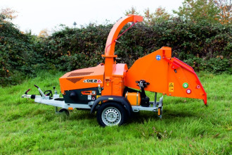Holzhacker / Häcksler A 530L – bis 150 mm / 15 cm – 40 PS Benzin – 750 kg mieten