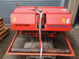Aerifizierer Traktor Wiedenmann Terra Spike P6SL Tiefenlockerer mieten
