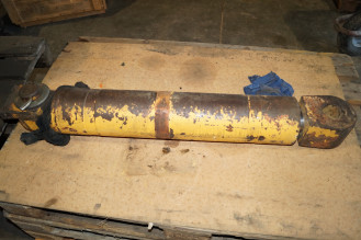 Hydraulikzylinder / Liebherr / Seilbagger / Bosch Rexroth / 2x verfügbar mieten