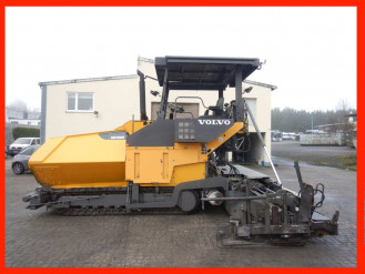 Kettenfertiger Volvo ABG Titan 7820 B rent