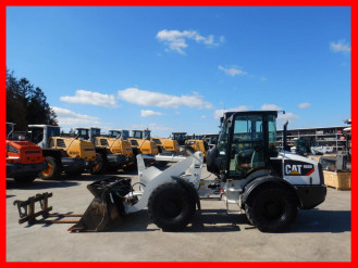 Radlader Caterpillar 908 M rent