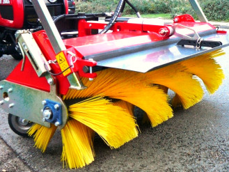 Kehrmaschine | Kehrbesen | Kehrtechnik mieten